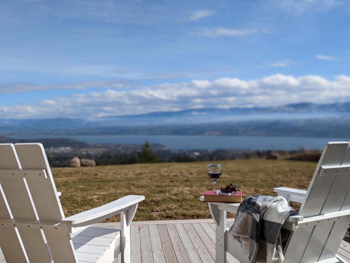 Autumn Lane B&B, Farmhouse Elegance & Stunning Lakeviews West Kelowna Exterior photo
