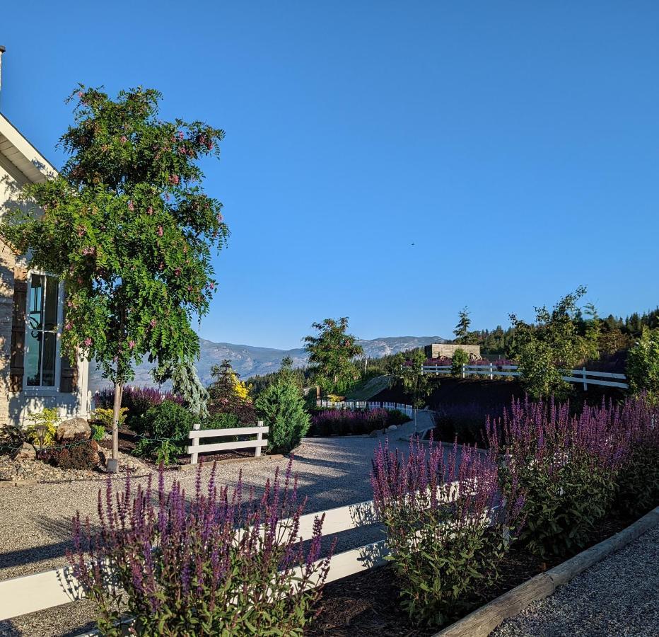 Autumn Lane B&B, Farmhouse Elegance & Stunning Lakeviews West Kelowna Exterior photo