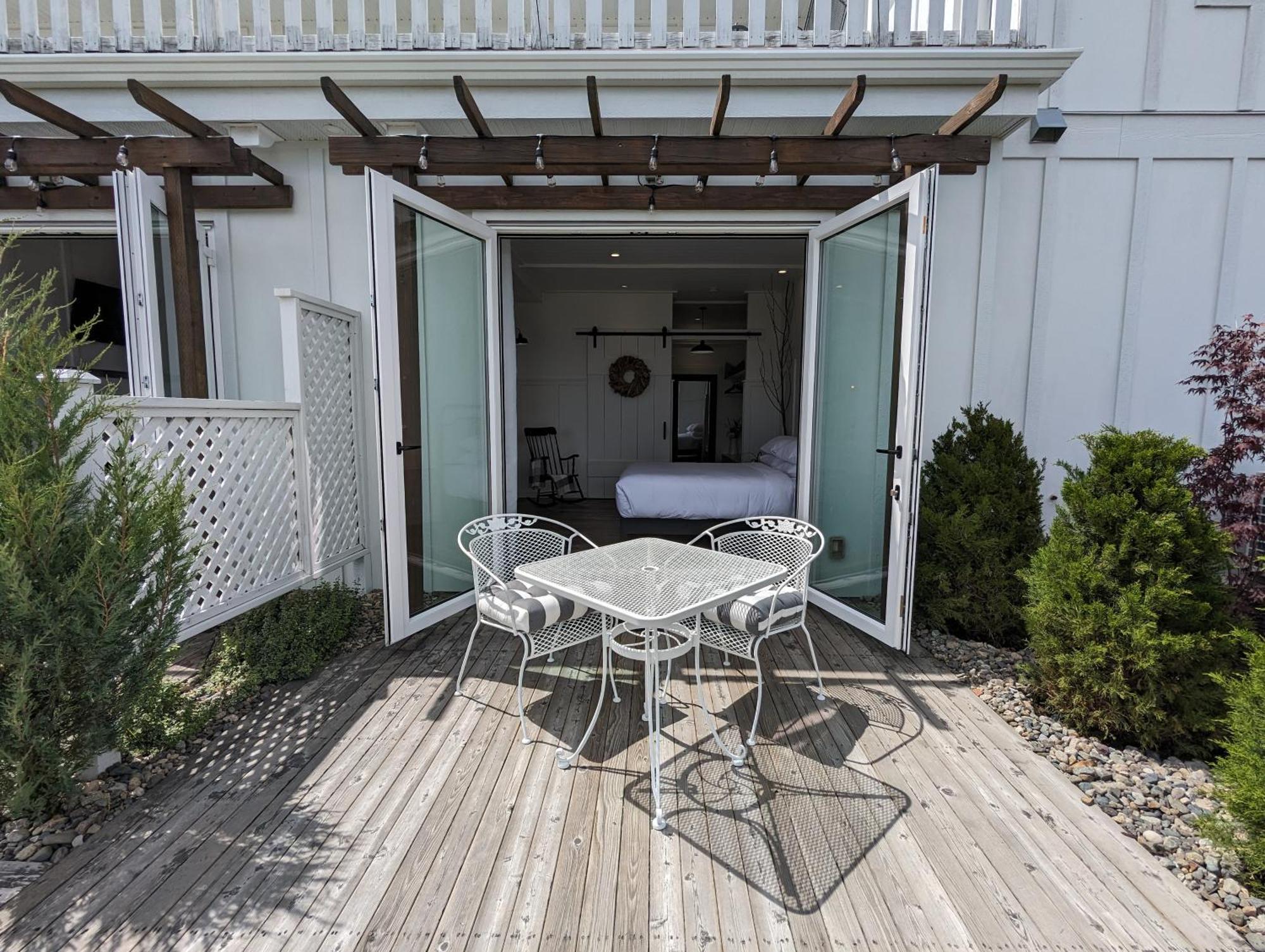 Autumn Lane B&B, Farmhouse Elegance & Stunning Lakeviews West Kelowna Exterior photo