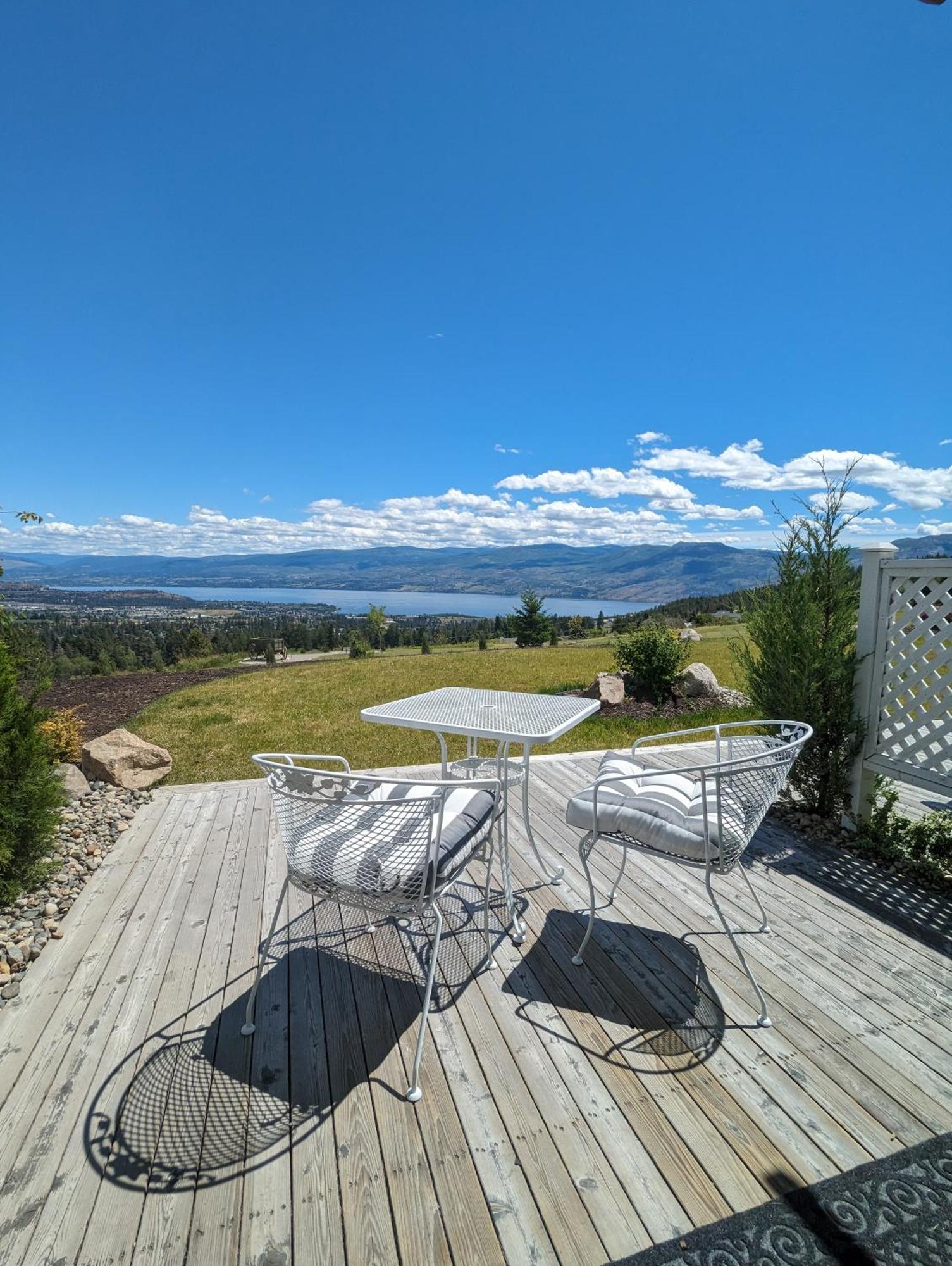 Autumn Lane B&B, Farmhouse Elegance & Stunning Lakeviews West Kelowna Exterior photo