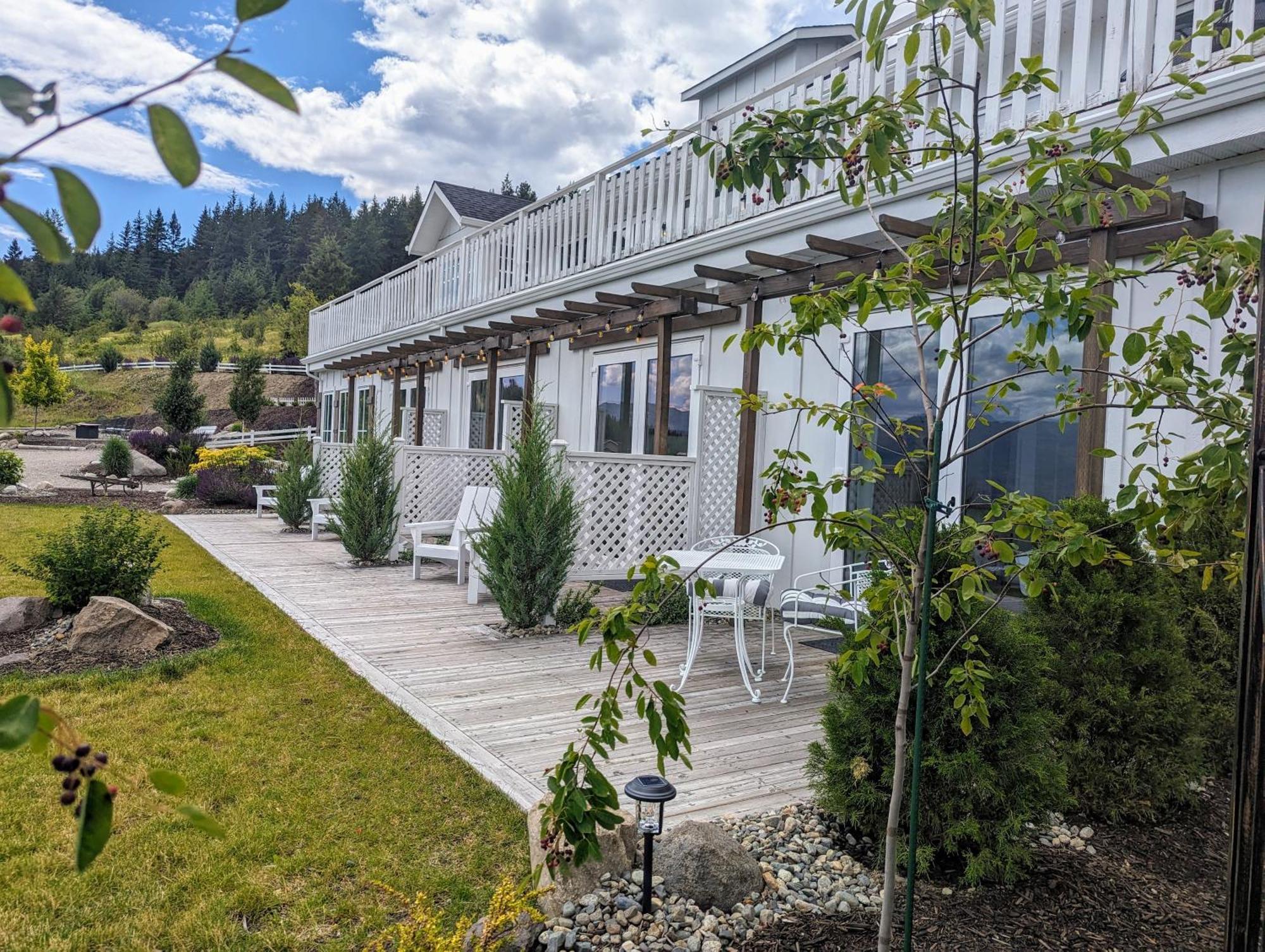 Autumn Lane B&B, Farmhouse Elegance & Stunning Lakeviews West Kelowna Exterior photo