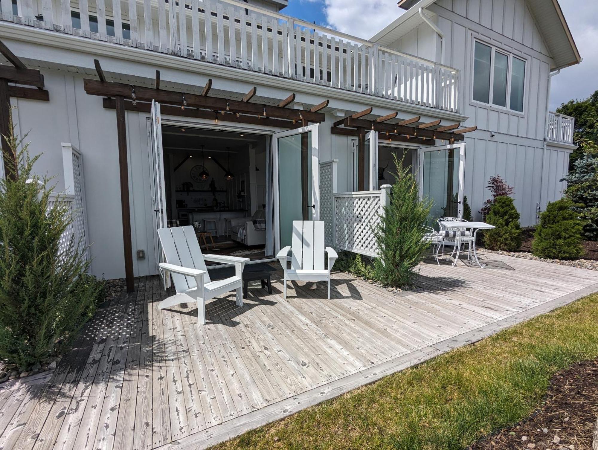 Autumn Lane B&B, Farmhouse Elegance & Stunning Lakeviews West Kelowna Exterior photo